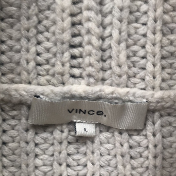 Vince mock neck sweater. Light gray made with wool viscose and cashmere. - Picture 3 of 6